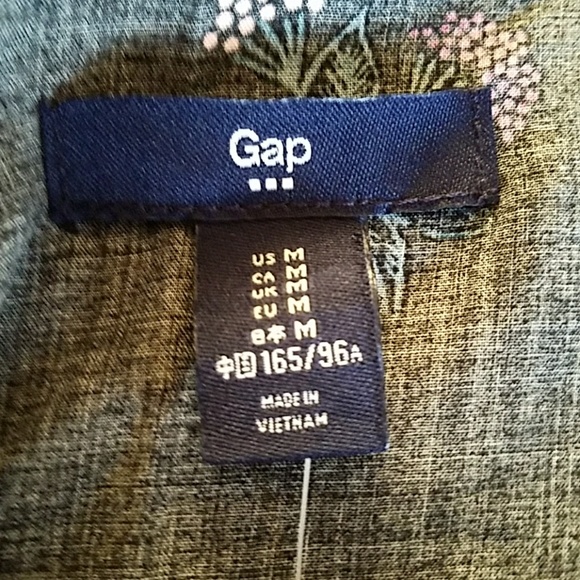 🎀 Gap Tank 🎀 - Picture 2 of 5